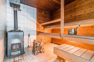 Дома для отпуска Lomaperkkiö Cottages Korholanmäki Большой коттедж с 2 спальнями и сауной-8