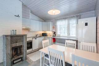 Дома для отпуска Lomaperkkiö Cottages Korholanmäki Коттедж с 2 спальнями и сауной-2