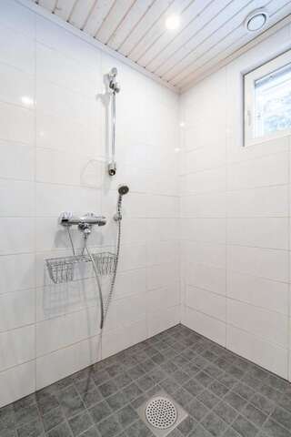 Дома для отпуска Lomaperkkiö Cottages Korholanmäki Коттедж с 2 спальнями и сауной-27